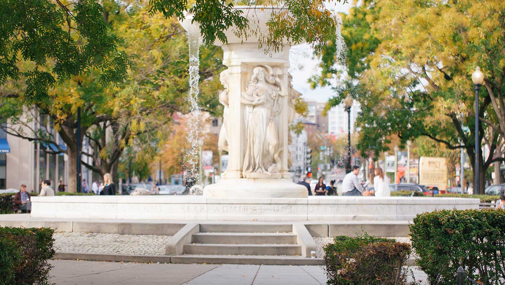 statue